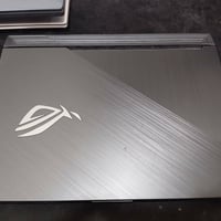 اسوس.روج للبيع السعر ٥٠٠ الف  كارت الشاشه لايتعرف بي مشكله المكان بغدا...