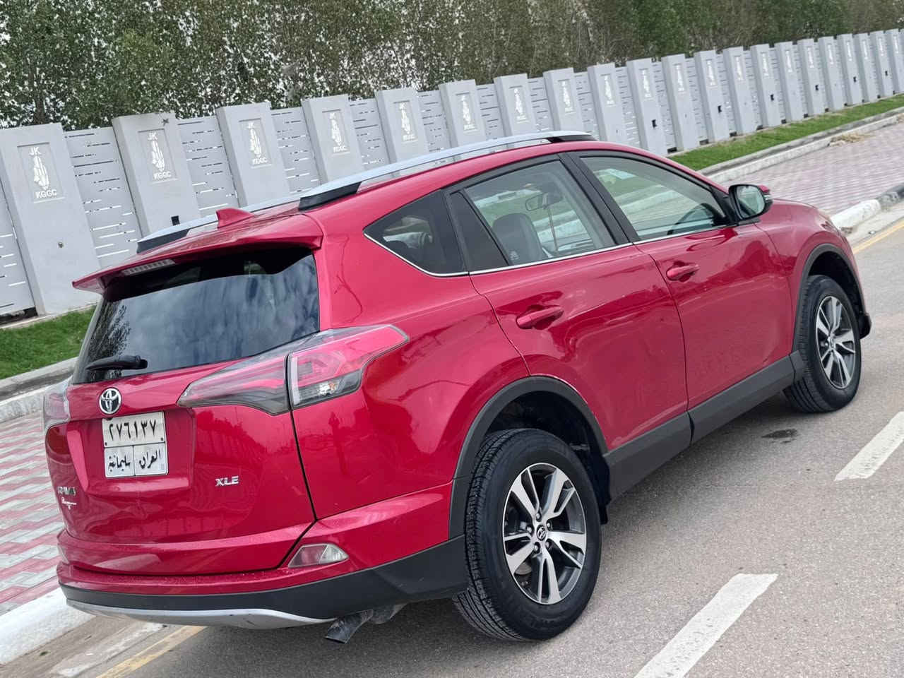 راف فور موديل 2017وارد امريكي حادثه جاملغ وبنيد بدون دواخل بدون ارباك وبيه رشات تجميل السعر 133قابل للتفاوض للستفسار اكثر اتصال علئ الرقم ***********مواصفات السيارة فول 1\1فتحه شاشة كامره تحكم استيرن مثبت سرعه جنطه كهربائيه تبريد ثلج ❄️ مكينه وكير مكفولات تخم تاير حداديه جديده مكان السياره كربلاء
