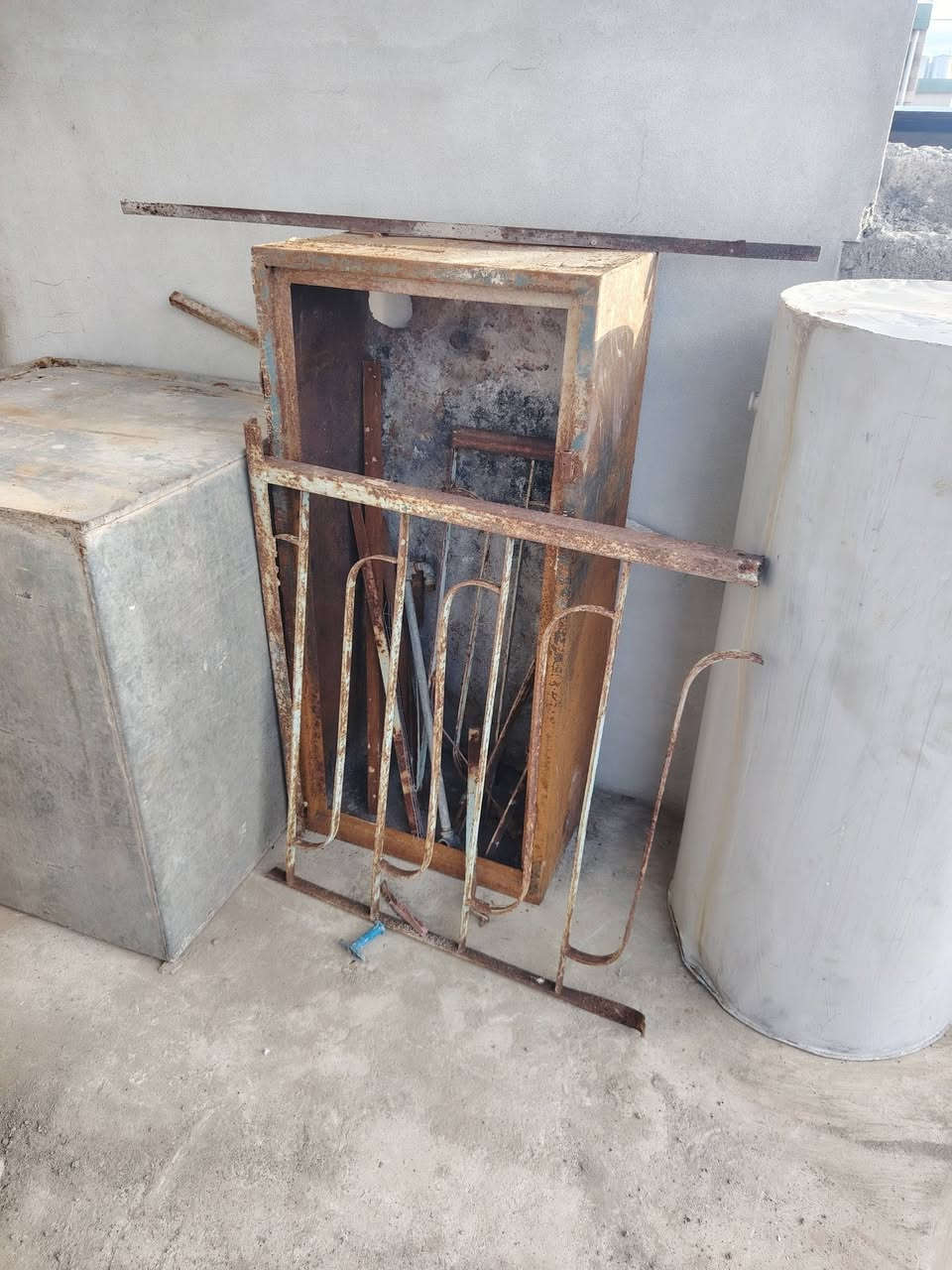 سلام عليكم
متاح صناديق 2 واحد بي باب والثاني مابي باب 
انضاف وحديد ثقيل ينراد تنضيف وصبغ 
 القيسات 
الطول 125
العمق 40
الارتفاع59
مكاني موصل ايسر


**إذا كنت صاحب هذا الإعلان وتريد حذفه لأي سبب، رجاءا أرسل رسالة إلى الدعم الفني**