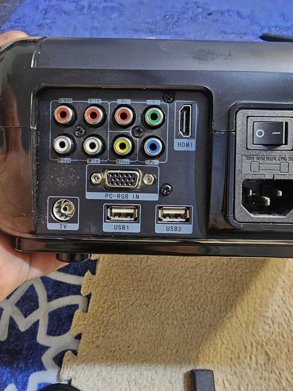 حجمه كلش كبير 
جهاز عرض داتا شو من ماركة  جهاز عرض DBPOWER ع
المواصفات
السطوع: 2800، 2800 لومن
نسبة التباين: 2500:1
الوزن: 3.5 كجم
الدقة: 1280 × 800، مع دعم فيديو 1080P، 800 × 1280
مسافة الإسقاط: 1-5 أمتار
المصباح: LED
العدسة: عدسة تكبير بصري
رقم الطراز SV-228
حجم العرض: من 30 بوصة إلى 150 بوصة
نسبة العرض إلى الارتفاع: 4:3 / 16:9
مدخلات الفيديو: HDMI / VCD / DVD / VGA / S-Video
حجم المنتج: 328 × 260 × 118 مم
وزن المنتج: 3.4 كجم/قطعة
 تفاصيل التغليف:

جهاز عرض LED للمسرح المنزلي SV-228
32.8 × 26 × 11.8 سم
4 كجم
السعر 80الف يتوفر توصيل


**إذا كنت صاحب هذا الإعلان وتريد حذفه لأي سبب، رجاءا أرسل رسالة إلى الدعم الفني**