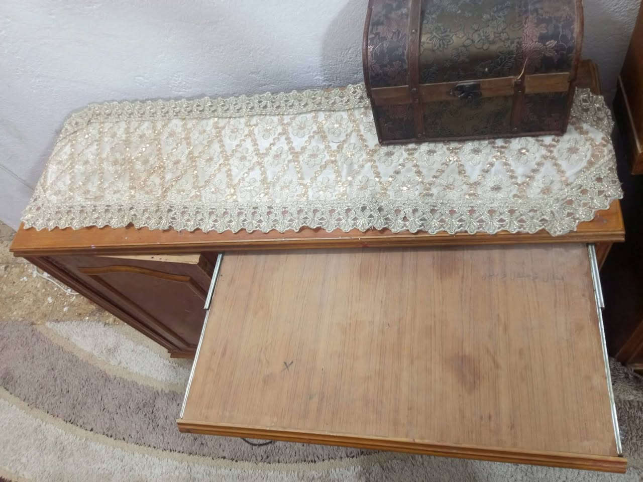سلام عليكم اخشاب للبيع ميز مرايا زاوية سعر 50 ميز مكتبي سعر40


**إذا كنت صاحب هذا الإعلان وتريد حذفه لأي سبب، رجاءا أرسل رسالة إلى الدعم الفني**