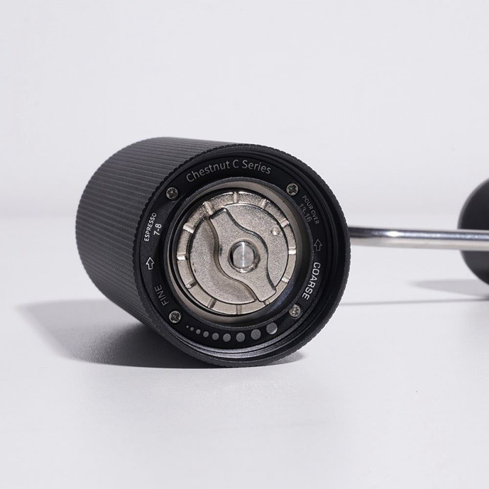 طاحونة C3 - تايمور | C3 Grinder - TIMEMORE ..🗣️
جديد غير مستخدم .. 🤩

طاحونة C3 من تايمور بتصميم جميل ووزن خفيف ، تتميز بتروس مخروطية من الستانليس ستيل بحجم 38مم وبإصدار جديد S2C660 الذي يوفر دقة طحن عالية ونعومة اثناء الطحن.

 

تفاصيل الخصائص: 

يتميز الهيكل الخارجي بنمط مدقق لقبضة ثابتة اثناء الطحن

تروس حادة عالية الدقة

تروس S2C660 توفر سهولة ونعومة اثناء الطحن

درجات طحن منقطه

سهلة الحمل في كيس قماشي

دقة تناسق عالية في الطحن

وعاء البن المطحون اسفل الطاحونة مصنوع من صفائح الألمنيوم

تمت ترقية طاحونة القهوة اليدوية C3S إلى هيكل من سبائك الألومنيوم المعدني بالكامل، مع عدم وجود جزء بلاستيكي بالداخل، تم تصميمه لطحن دقيق وأطول أمد.

الوزن: 430 جرام

سعة الطاحونة : 25 جرام

استفسار خاص .. 💬

متوفر توصيل . .🚕


**إذا كنت صاحب هذا الإعلان وتريد حذفه لأي سبب، رجاءا أرسل رسالة إلى الدعم الفني**