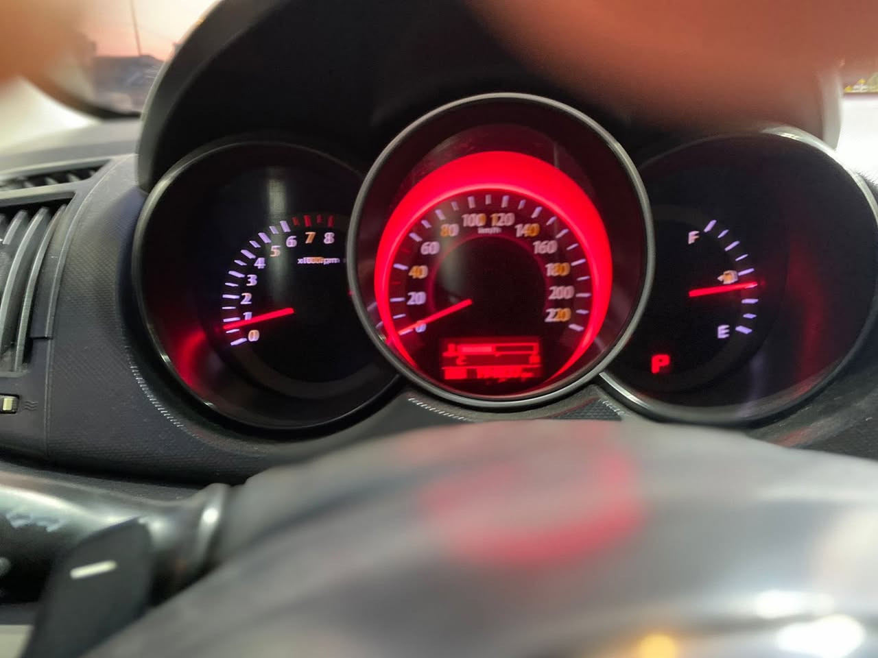 سيراتو 2013 خليجي
مكفولة من ضربة وصبغ عدا شخط بلجاملغ الخلفي مسوي بلكارت 
سيارة ماشية 194 حقيقي 
مواصفات 
سلايت تحكم ستيرن تيب ترونك بلستيرن 
حساس خلفي مريها شفط 
مكينة 1600
مكفولة من گير ومكينة من فتح وتبديل 
السيارة باأسمي 
رقم وسنوية جديد 
تحويل مباشر 
السعر 118 
المكان بغداد 
***********
