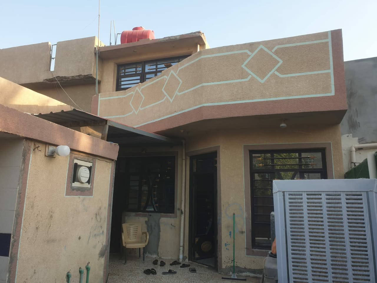 بيت ملك طابو صرف 100 متر
واجهة 6,40 سم
نزال 16 ونص #بناء 2017 عالي عن الشارع
يحتوي البيت على غرفتين + صالة 6 × 4 / مع مطبخ + صحيات

#العنوان بغداد أبو غريب - خرنابات خلف جامع النووي

يبعد عن السريع والخدمي 50 متر / 7 دقائق عن تقاطع حي العدل
للتواصل والإستفسار ***********
