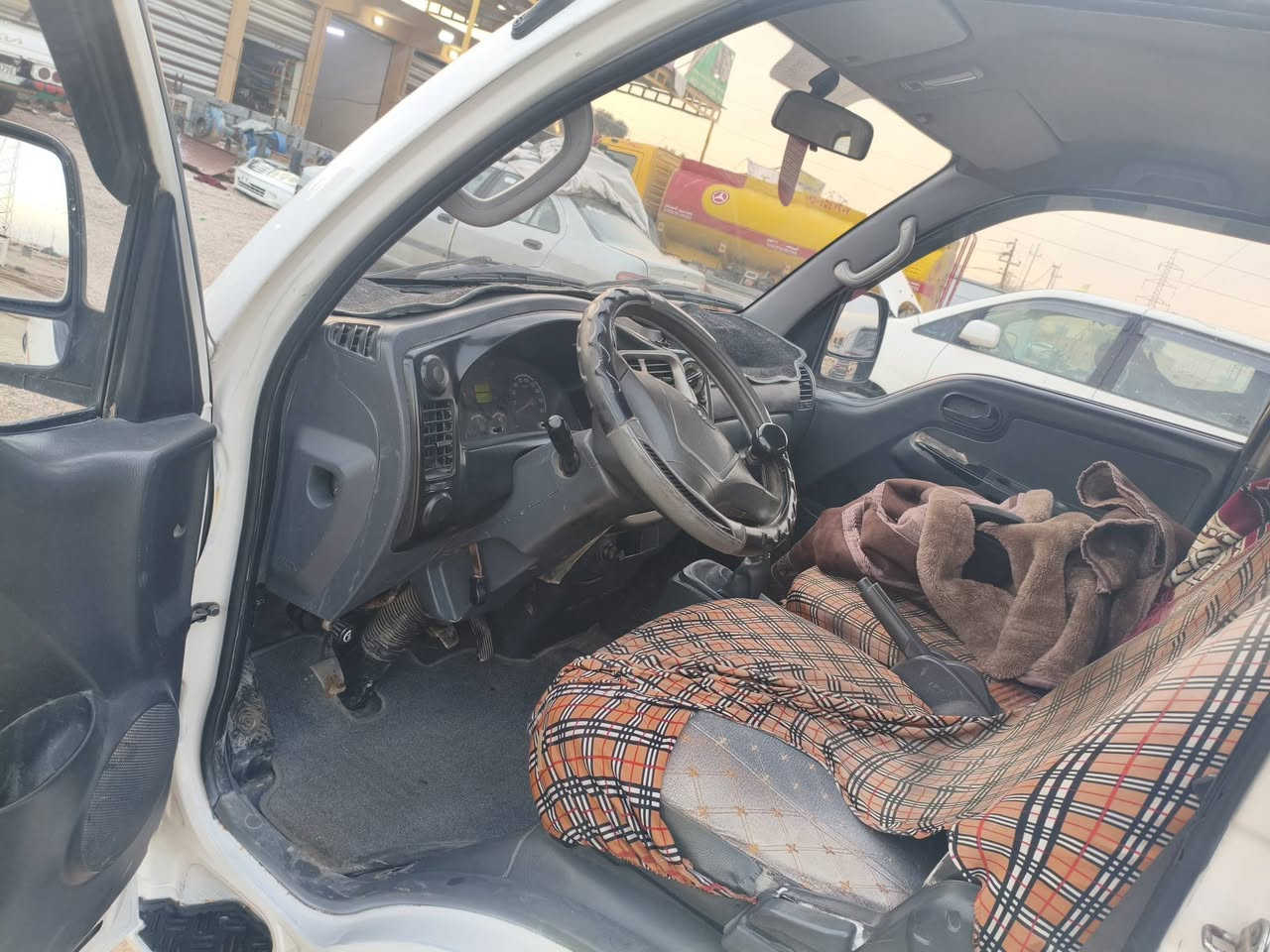 للبيع كيا حمل موديل 2012 محرك 2700 صدر جديد امامي خلفي محرك كير شاصي كفالة تحويل ثاني يوم السيارة بسمي العنوان الفلوجة السعر 110 وبيهة مجال للاستفسار الاتصال على الرقم *********** او***********
