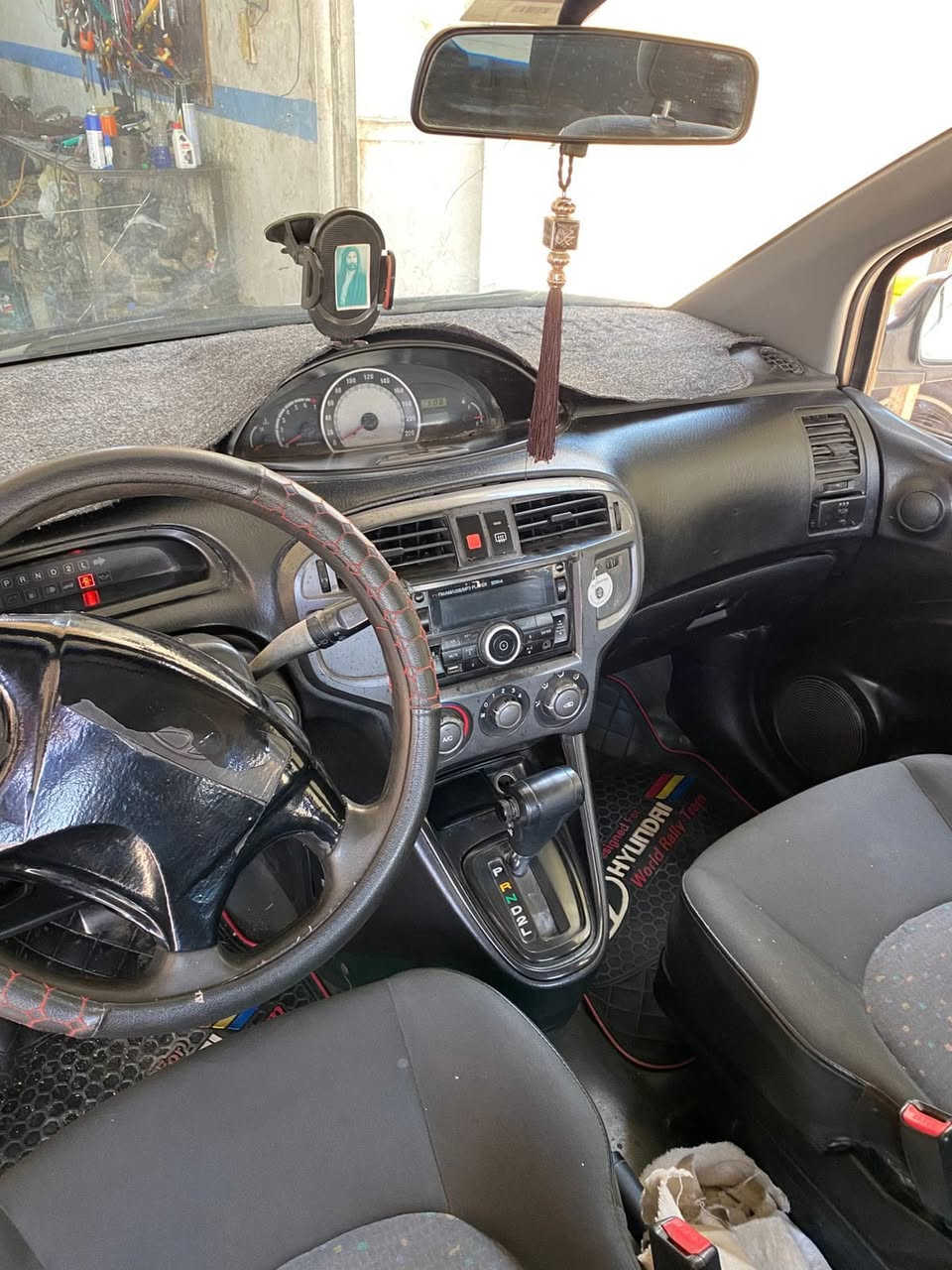 هونداي ماتركس موديل 2002 كير مكينة خير من الله تبريد تدفئة شغالة كهربائيات كلها شغالة جام كهربائي مري كهربائية سنتر لوك ريمونت بيهة طخة بالبنيد ومصلحة وطخة في الجاملغ الخلفي الايمن مصلح ومصبوغ  باسمي السيارة مبايل *********** مكان السيارة بغداد الزعفرانية السعر ٥٦ بيه مجال بسيط
