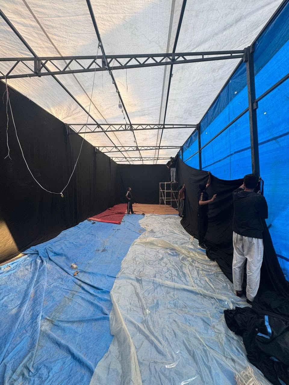 تكيه خدميه او تكية مجالس لبيع التفاصيل
ارتفاع 4 متر
العرض 5
نزال 15
حديد ثقيل نضام جسور عمل كلش راقي
السعر جدا مناسب
عيني بل سعر وبخدمتك
بدون جادر فقط هيكل حديد 
التواصل واتساب
***********
