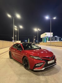 تويوتا كامري 2022 فئة XSE ماشية 78الف حقيقي  فوال مواصفات من كلشي  لون...