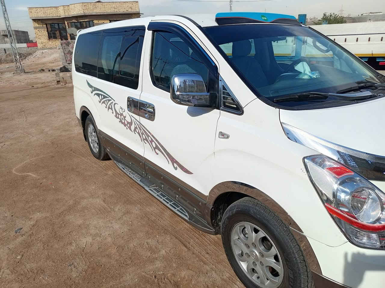 سلام للبيع موديل 2015 سيارة جاهزة مانقصة برغي مسكر أصل مكينة جديد كلش نص بنص بهية صبغ جمالغ ودسة من جوة مل سايق مكاني البصرة سعر 190 حدادية تخم تاير كلش جاهزة ***********
