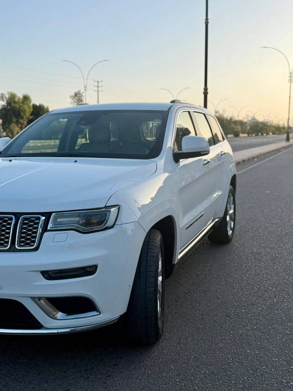 جيب سومت 2020
اعلى الموصفات موجودة بل وكالة 
وبسعر جدا جدا مناسب اتصل وتدلل

ماشية 90mi الف
سيارة كفاله عامة 
موصفات خيالية شكو ابالك موجود بيها 
-مساج
-تدفئة 
-تبريد 
-بانورما 
-ثلاث شاشات 
-منظور ليلي رادارد قيادة شبة ذاتية فول يعني 
-خزن بل كشنات  
-نظام تعليق هوائي  
-وضعيات قيادة 
-كيج ديجتال 
-سماعات بوز 
وبعد هواي موصفات الكل يعرف هذا فئة ما ينقصة اي شي من موصفات
رقم دهوك بأسمي تحويل مباشر

رقم صاحب سيارة ***********
