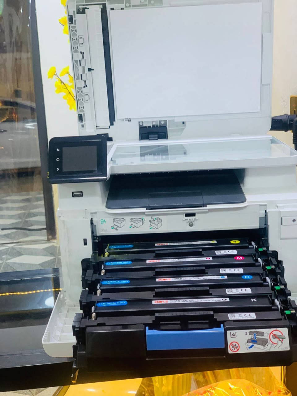 طابعة ليزرية hb laseJet pro 281
ملون وعادي 
طـــباعة وجهــين تلقــائي 
وايفاي من الموبايل مباشر 
سكـنر استنــساخ طــباعـة 
فيـــدر للارشفه والاستنساخ 
منفذ فلاش للخزن والارشفة 
سرعتها تصل 25 نسخة بدقيقة 
احبار باودر قابل تترك الطباعة لفترات طويلة ماعليها اي شي 
سعر سيت الحبر 50  الف يطبع 4 الاف نسخه
طابعة نظيفة جدا 
خدمية للملازم والطلاب والمكاتب والاستخدام الشخصي والدوائر الحكومية وادارات المدارس 
السعر  250 الف 
***********
