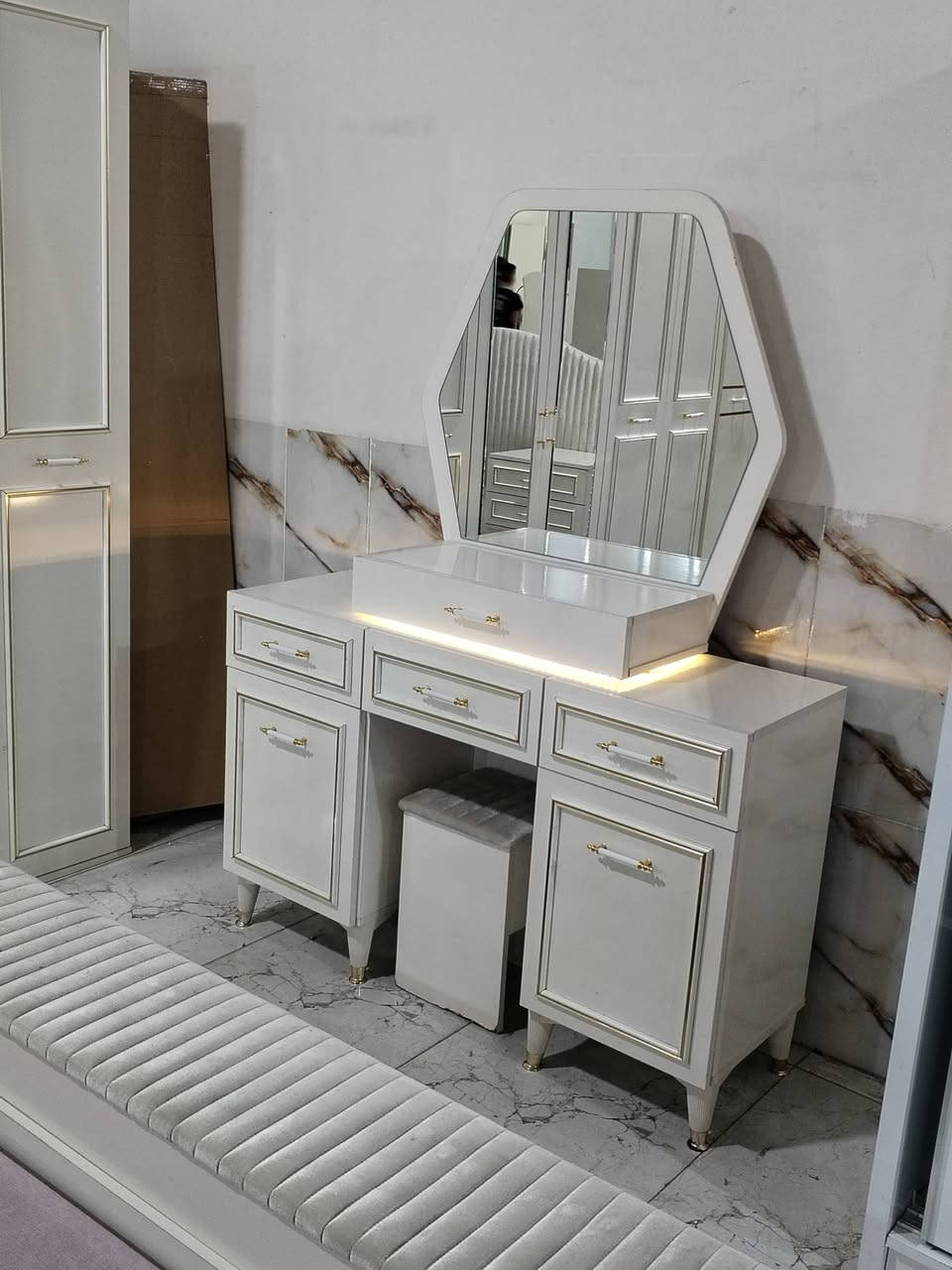 غرف نوم تركي مستعمل و جديد للستفسار ***********
