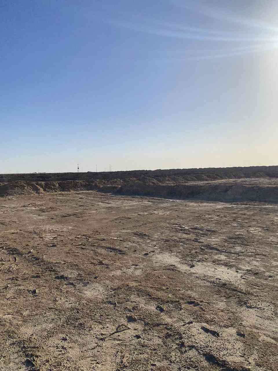 السلام عليكم ارض زراعية للبيع موقعه الرحاب

مساحته 320 دونم عقدها بسمي معدل منها 120 دونم 

بيه بير ومحوله كهرباء وبزل وهذه رقمي ***********
