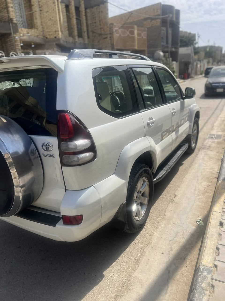 السلام عليكم للبيع او مراوس حسب القناعه برادو موديل ٢٠٠٩ خليجي مكفوله والسونار موجود بلمنشور مكينه ٦ سلندر ٤٠٠٠ عله وضع الشركه مامفتوحه دبل تانكي ثلاجه جاهزه السياره من كلشي مكان السياره واسط الكوت مركز المدينه السعر ١٨٥ للأستفسار ***********
