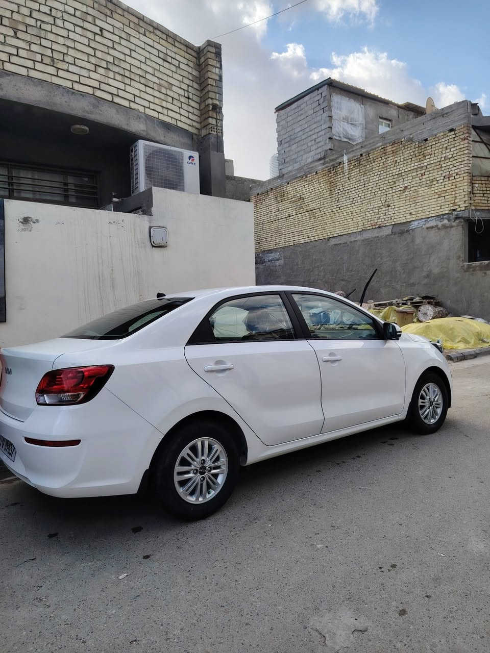 للبيع كيا بيجاس موديل 24 ماشيه 8 ألف السيارة على وضع الشركة كفالة من الزلغ رقم بغداد بسمي السعر 124 بيه مجال بسيط ***********
