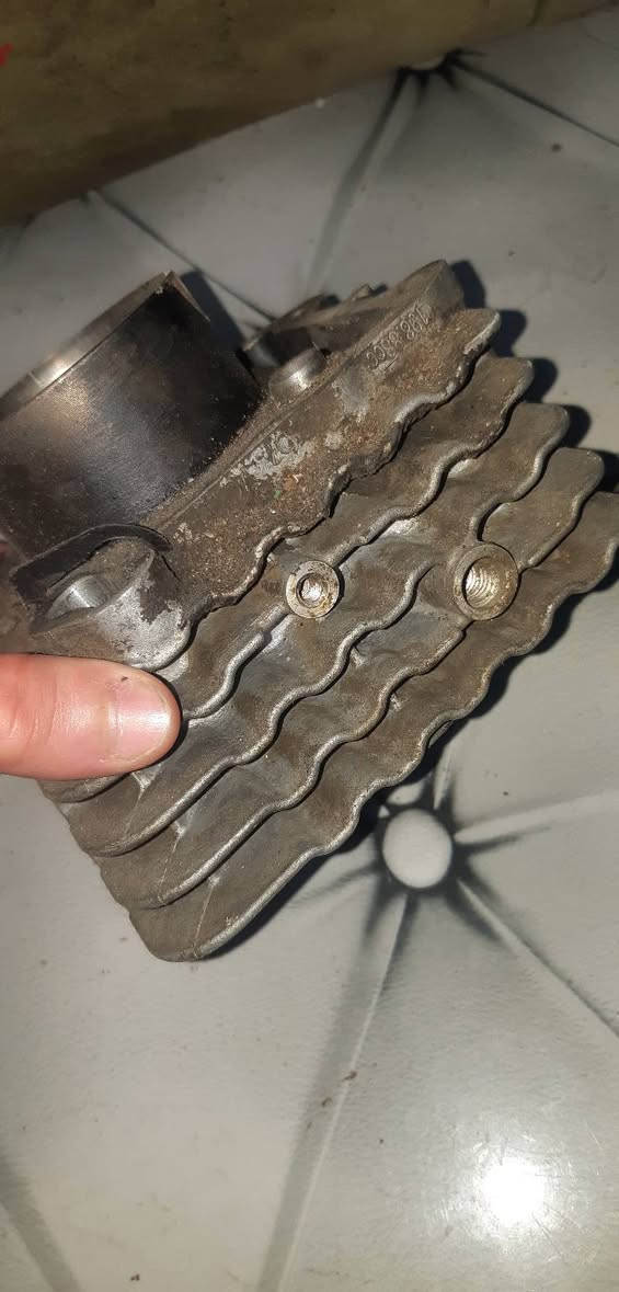 محرك هو و تفرعاته واكفة بي ولفات،السلف جديد كابريتر جديد ابيعلك محرك سحتاج تجفيت نهايته ٣٠٠ 
واتساب ***********
