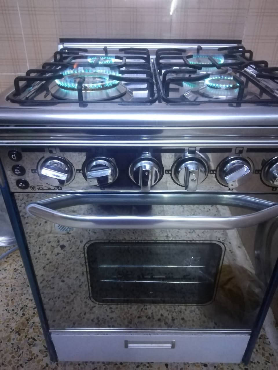 طباخ عشتار جديد مستعمل شهرين 225.طخم15محفوره5
الشراي هذا الرقم ***********/بي واتس
