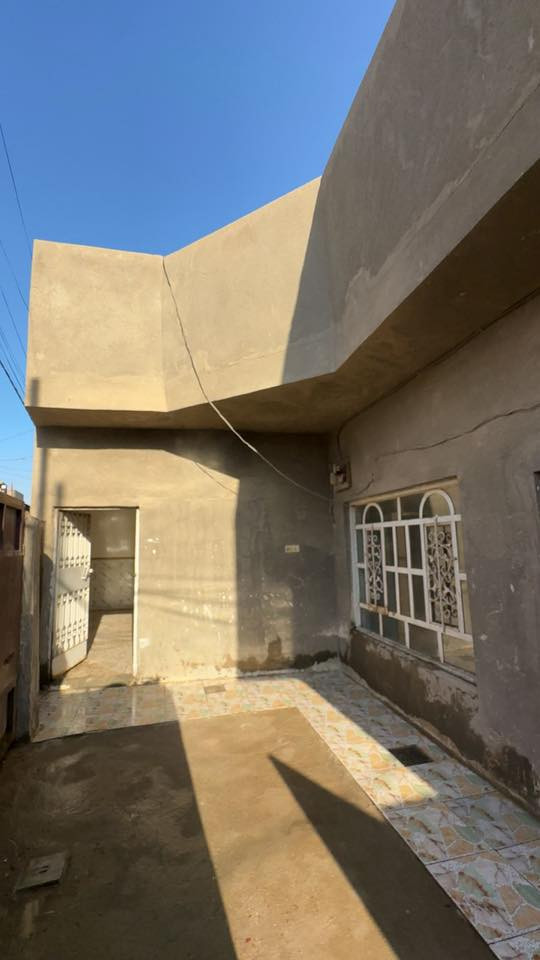 الايجار
المساحه 150 شارع 80 كربلاء مقابل مول نون ركن البيت 
***********
