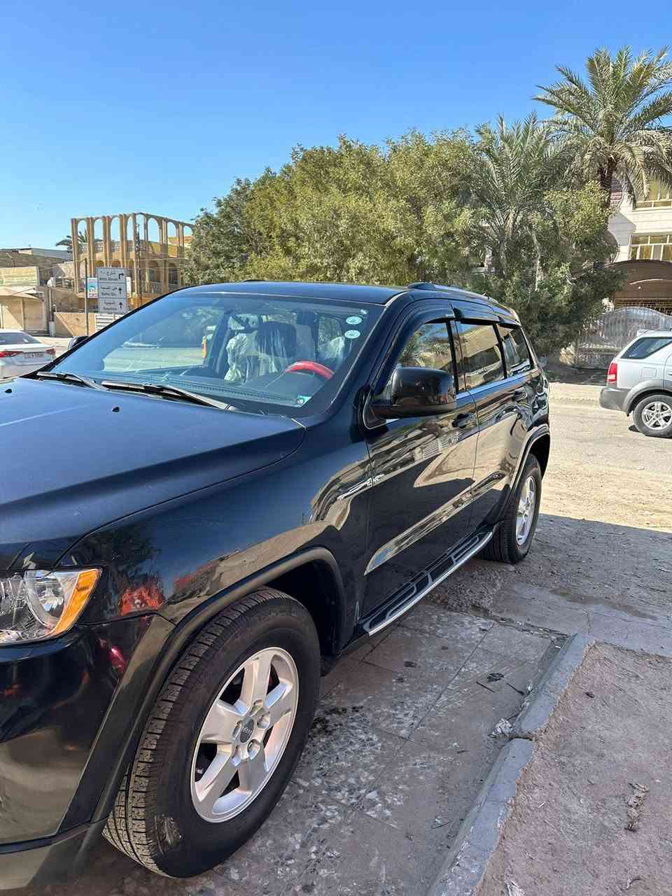 السلام عليكم 
جيب لاريدو 2011 للبيع 
رقم شمالي دهوك
النضافة والمواصفات مثل مواضح بالصور 
حادث السيارة جاملغ عكس السائق والمساطر مال بابتين نفس الجهة
السعر 15 وبيها مجال 
للاستفسار ***********
0788 630 0777
مكانها بغداد الدورة بغداد, العراق
