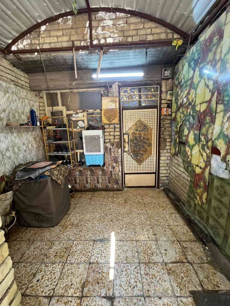 دار للبيع في الشعب قرب مستشفى الزهراء الاهلي نهاية الفورتات البيت طابو صرف المساحة 78 متر يصير فرع مغلق الاستفسار علئ الرقم ***********
