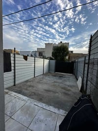 🏠 شقة مؤثثة للإيجار – المنصور الداودي غرفتين نوم + صالة طابق أرضي معزو...