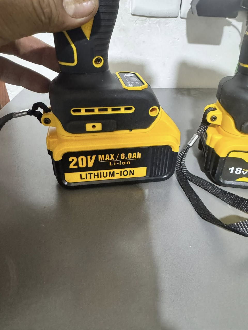 تحياتي للجميع. 
دريل امباكت. امزون.   معه شاحن. وبطاريه.    
السعر. ١٢٥ الف.


**إذا كنت صاحب هذا الإعلان وتريد حذفه لأي سبب، رجاءا أرسل رسالة إلى الدعم الفني**