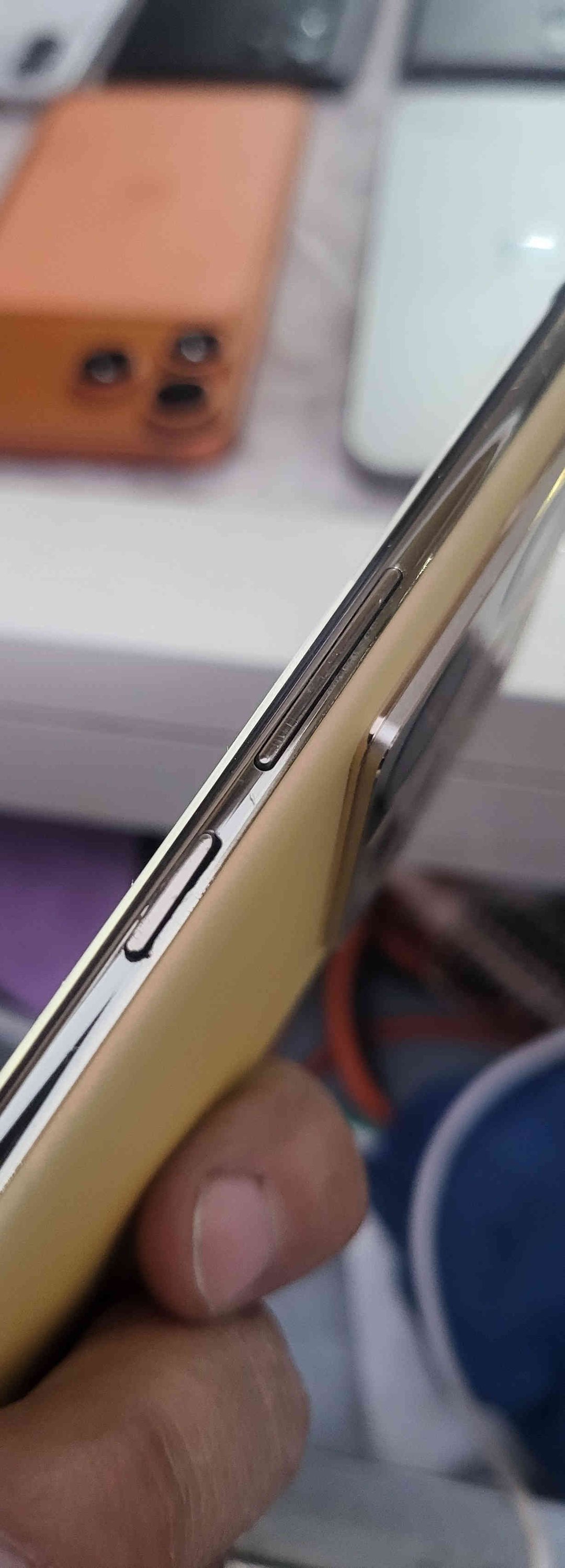 للبيع ب سعر ١٥٠ الف دينار فقط 
رام ١٢ و ذاكره ٢٥٦ كيكا 
دبل سيم 
مكان اربيل قلعه *********** واتساب خابرني
