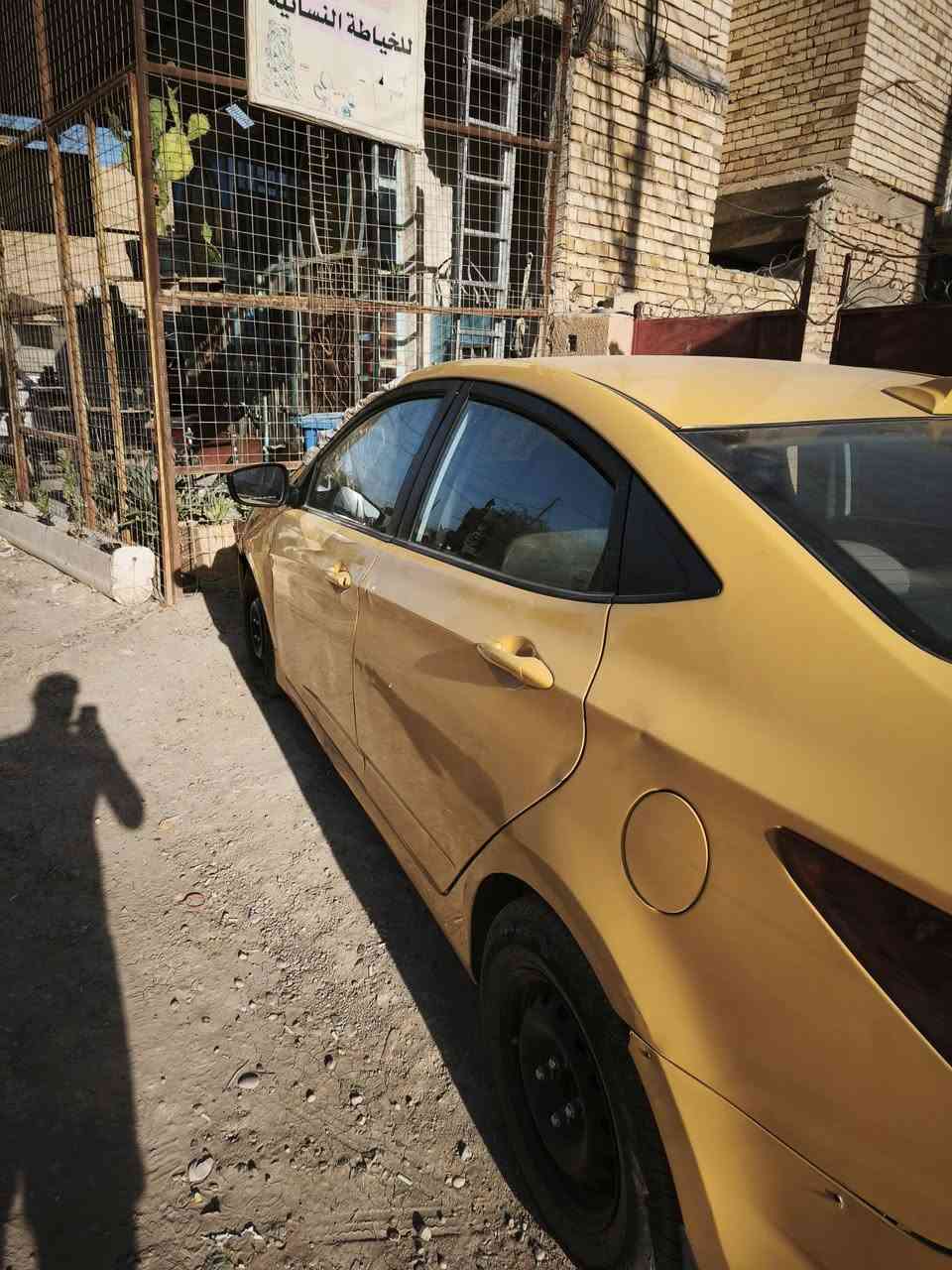 السلام عليكم سياره اكسنت موديل 13 خليجي محرك ١٦٠٠ دوش بيها تنقيص دهن بدون دخانه وتبريد عاطل سياره باسمي سنوية جديده هزه جديده رقم جديد وهاي صورها المكان بغداد حي الجوادين سعرها 68 وبيها مجال بسيط ***********
