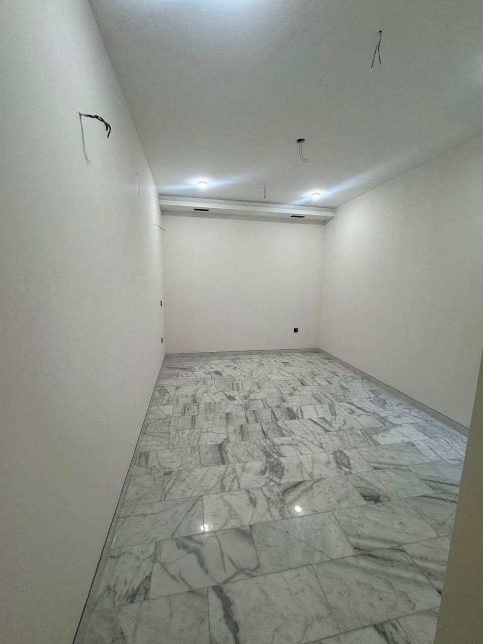 للإيجار في السيدية 💎
بيت طابقين💒 مساحة 100 متر زيرو مودرن        
يتكون من:. 
💠 3 غرف نوم 
💠 صالة واسعة
💠 مطبخ 
💠كراج صغير
💠 خدمات عدد 2
بدل 
📍 الموقع: السيدية”  مربع الاقتصاديين

————————————
📞للاستفسار:☎️ ***********

.
