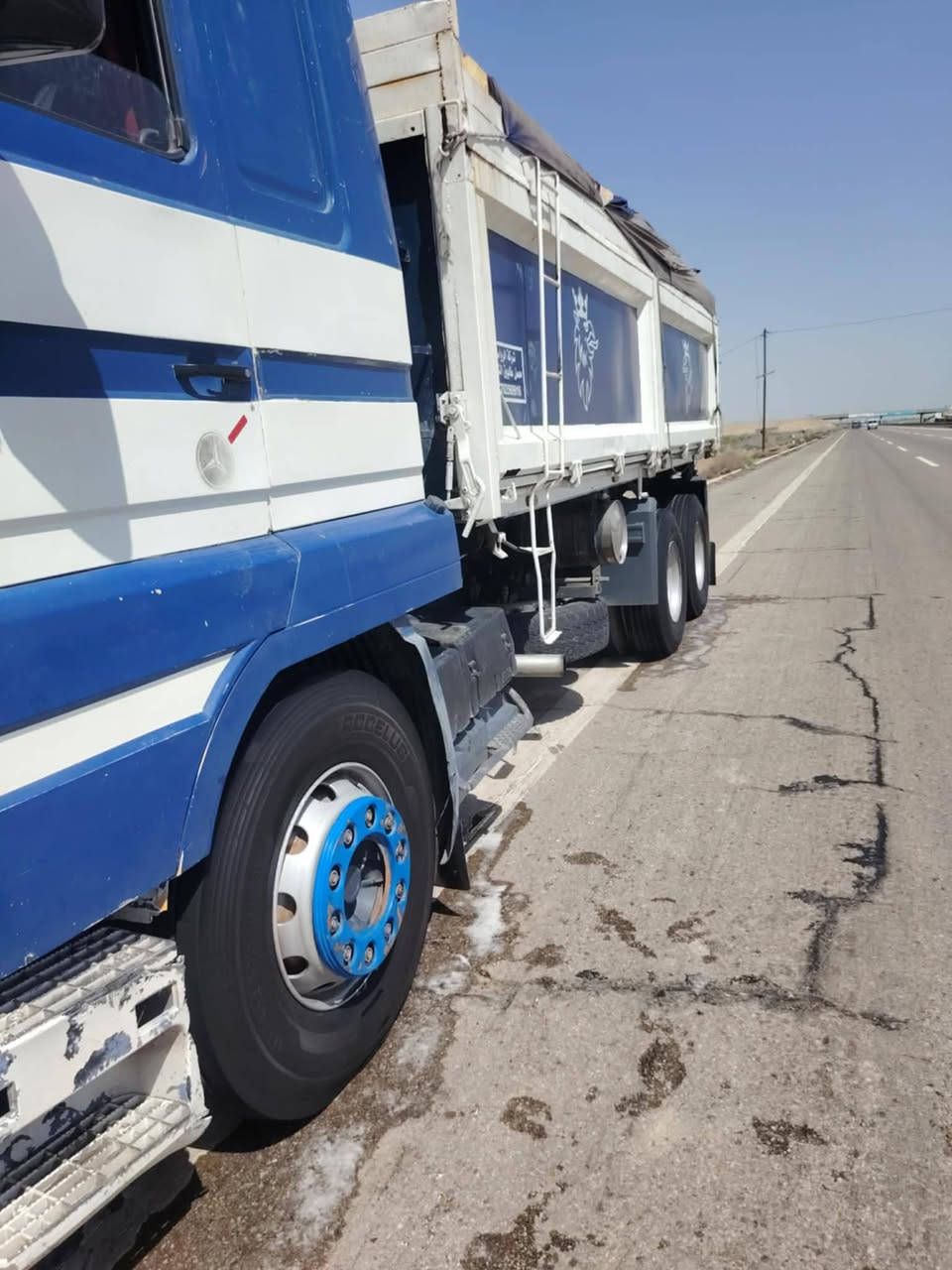 السلام عليكم سكانيه 113مكينه سوده سنكل جوبلس جهزه تبريد شغال السياره منقصه اي شي تعل وصعد وين ميعجبك اطلع *********** وبلخير الي يخذه سنويه مصقطه بسم اخوي
