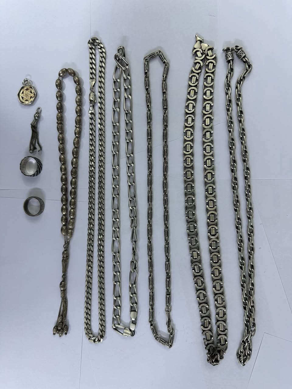 السلام عليكم ورحمة الله 

{ مكلف بالنشر }

محابس عدد 86
زناجيل عدد 5

مسباح عدد 1

الوزن الكلي 1.570 غرام 

السعر الكلي 5000.000 مليون 

مكانهن بغداد وتوصيل ماكو عنده


**إذا كنت صاحب هذا الإعلان وتريد حذفه لأي سبب، رجاءا أرسل رسالة إلى الدعم الفني**