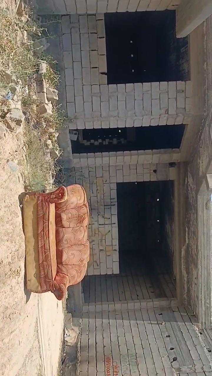 السلام عليكم ورحمة الله وبركاته دار هيكل للبيع تقاطع القدس المساحة ٢٠٠متر طابو زراعي سند٢٥ السعر خاص او رقم ***********
