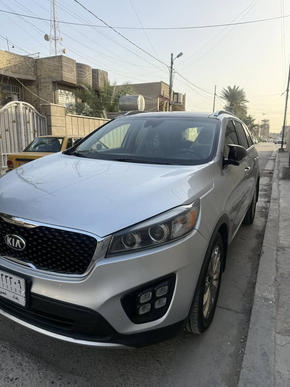 السلام عليكم سياره سورنتو موديل 2019 فول موصفات 1عل1  مكينه 6 سلندر
السياره كلشي ما ناقصه جديده بمعنه الكلمه  مكاني بغداد الكماليه رقمي (***********) السعر (175)
