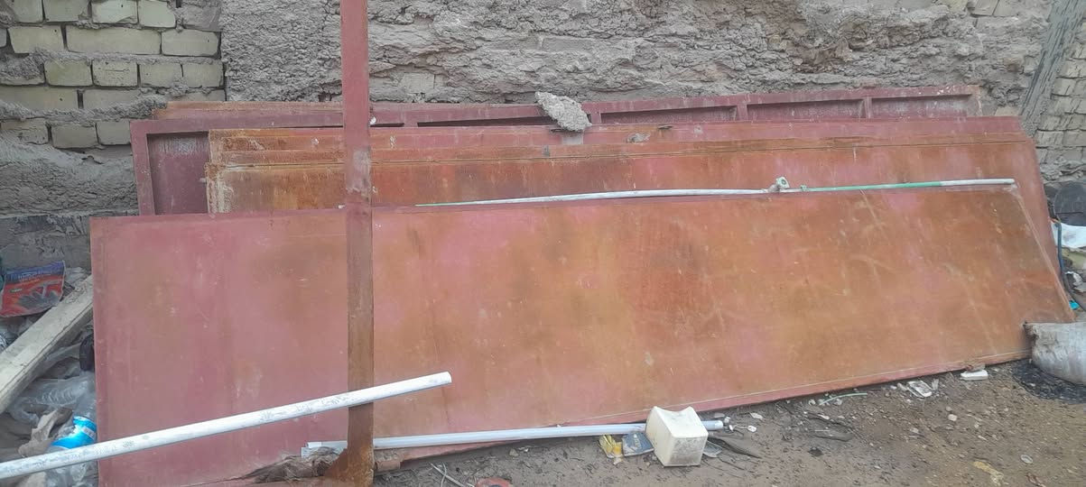 سلام عليكم بيبان دفتريه هنه وجرجوبتهن السعر ٣٠٠
***********
