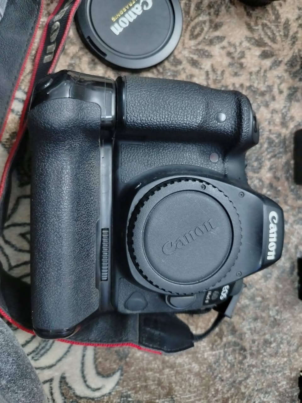 السلام عليكم
معدات تصوير مختلفة الانواع استعمال قليل نضافة 95 بالمية الاستخدام شخصي لاصاحب محل ولا مصور جوال 

1. بدي كانون 6D mark ii

2.كرب مع بطاريتين

3. عدسة 24.105

4. عدسة 50 ملم غير مستخدمة

5. نك مايك سنهايزر

6. مايكات سنهايزر

7. درون مني 2 كونبو

8. جهاز زوم صوتي استعمال مرة واحدة 

9. فلاش متحرك

10. بيبي لايت عدد 3

11. حقيبة كبيرة الحجم 

12. نواعم اخرى

للاستفسار عن الأسعار الاتصال على الرقم 

***********

غير متواجد على الفيس بوك اعتذر لعدم الرد على التعليقات
