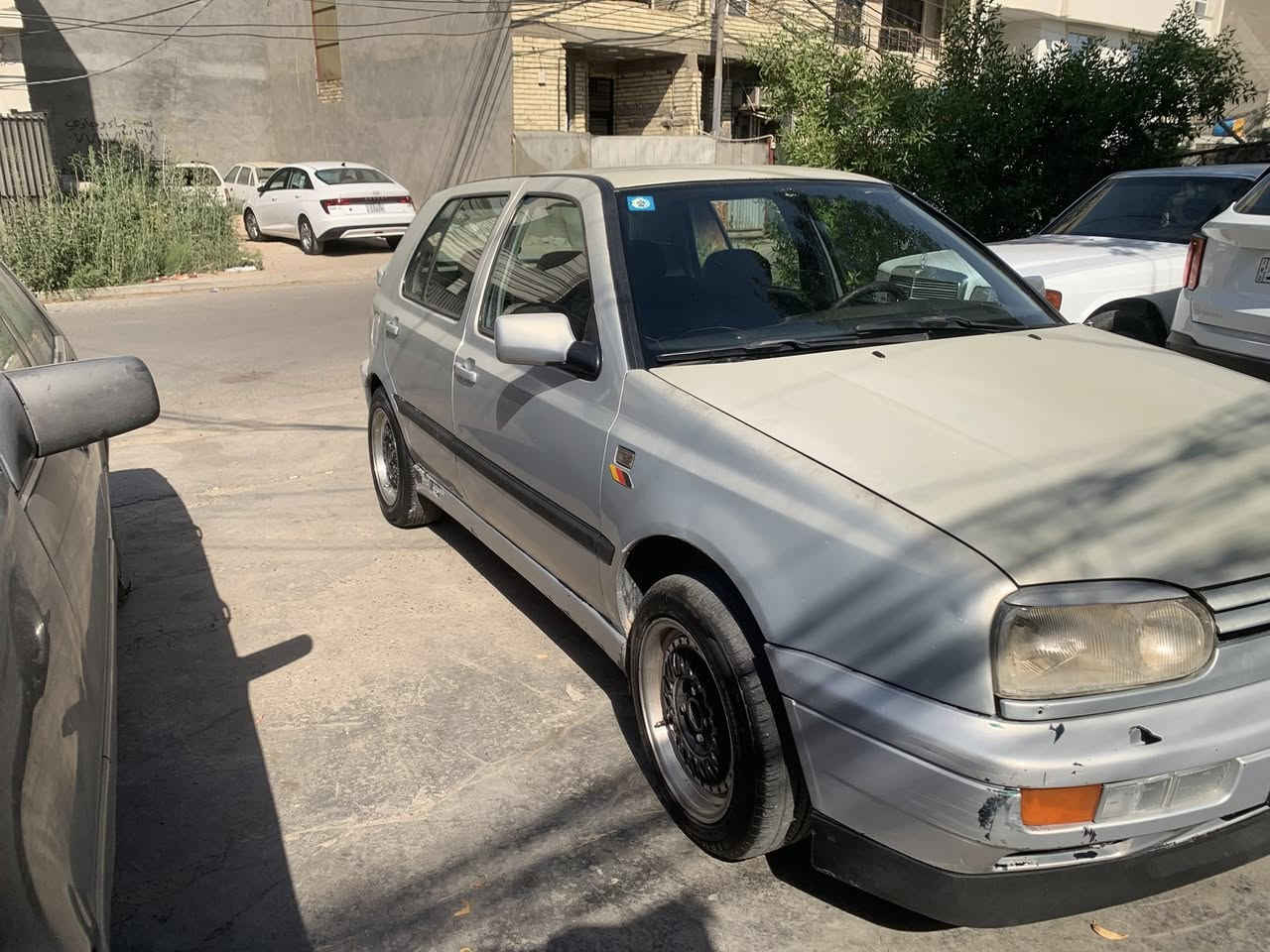 السلام عليكم للبيع كولف موديل 92 كير اوتو محرك 1800 كير جديد من حجي ليث بدون ضربه السياره رقم بغداد صدر حلو تايرات جام اوتو تبريد شغال بس الصونده. طكت عندي مكان السياره حي الجهاد السعر 36 او بيه مجال ***********
