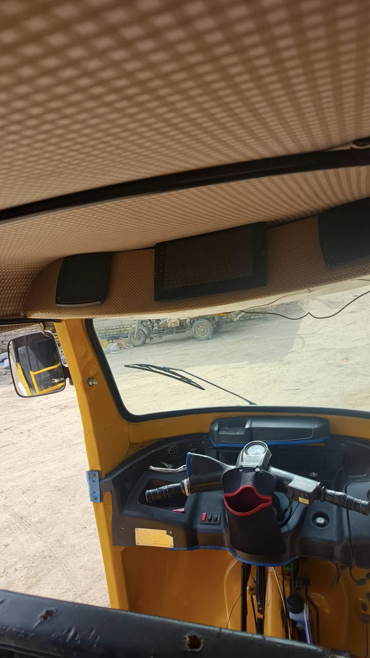 سلام عليكم 
تكتك للبيع 2020 تي في اس جديه مكينته مفتوحه 
رقم ذي قار  بسمي نكليزي كامله علا اخر حبايه 
ملاحضه مكلف بل نشر رقم صاحب التكتك 
***********
