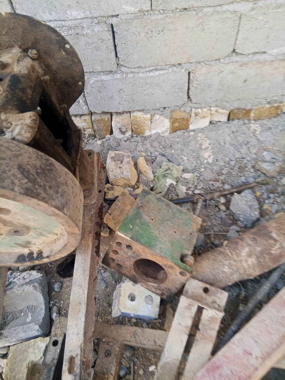 لشه مال ماطور 5حصان لبيع هي وغرض لبيع كلشي مابيه العنوان لسعر 80 الف بابل كفل  ‏‪0773 909 6807‬‏اسيا ***********
