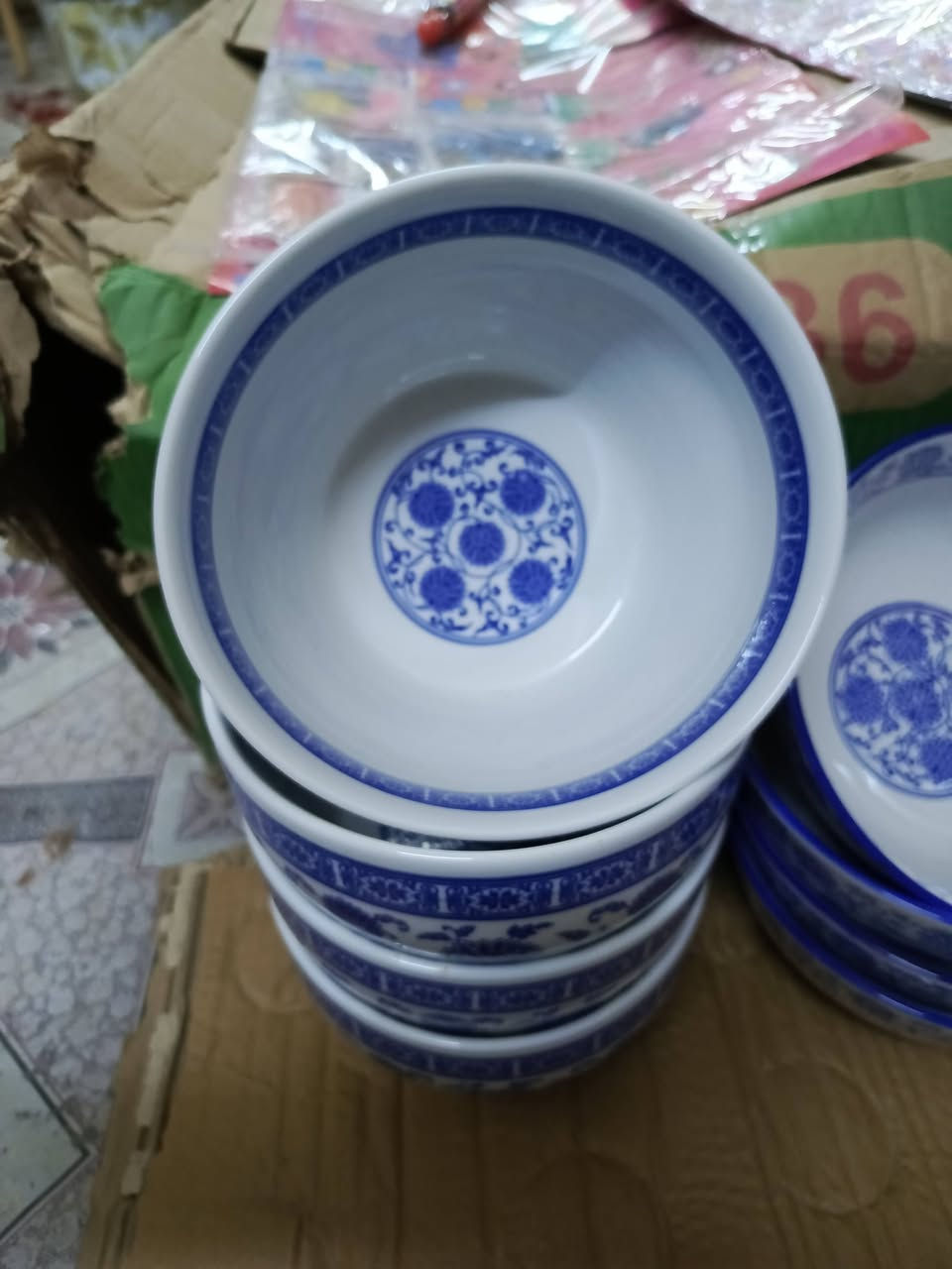 تعلن مكتبة حسين عن وصول وجبه جديده من كاسات فرفوري وماعين الخشن بنسب الاسعار قطعه ب1500 وقطعتين ب2500دينار 
العنوان شارع المدرسه قرب محطة ماي ارو نبع الفرات واتساب ***********
