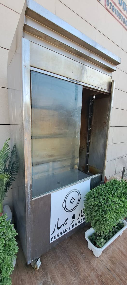 سلام عليكم
شوايه للبيع سعرها ب 850 6شياش 
المكان مجمع سكني في بغداد 
لتواصل ***********
