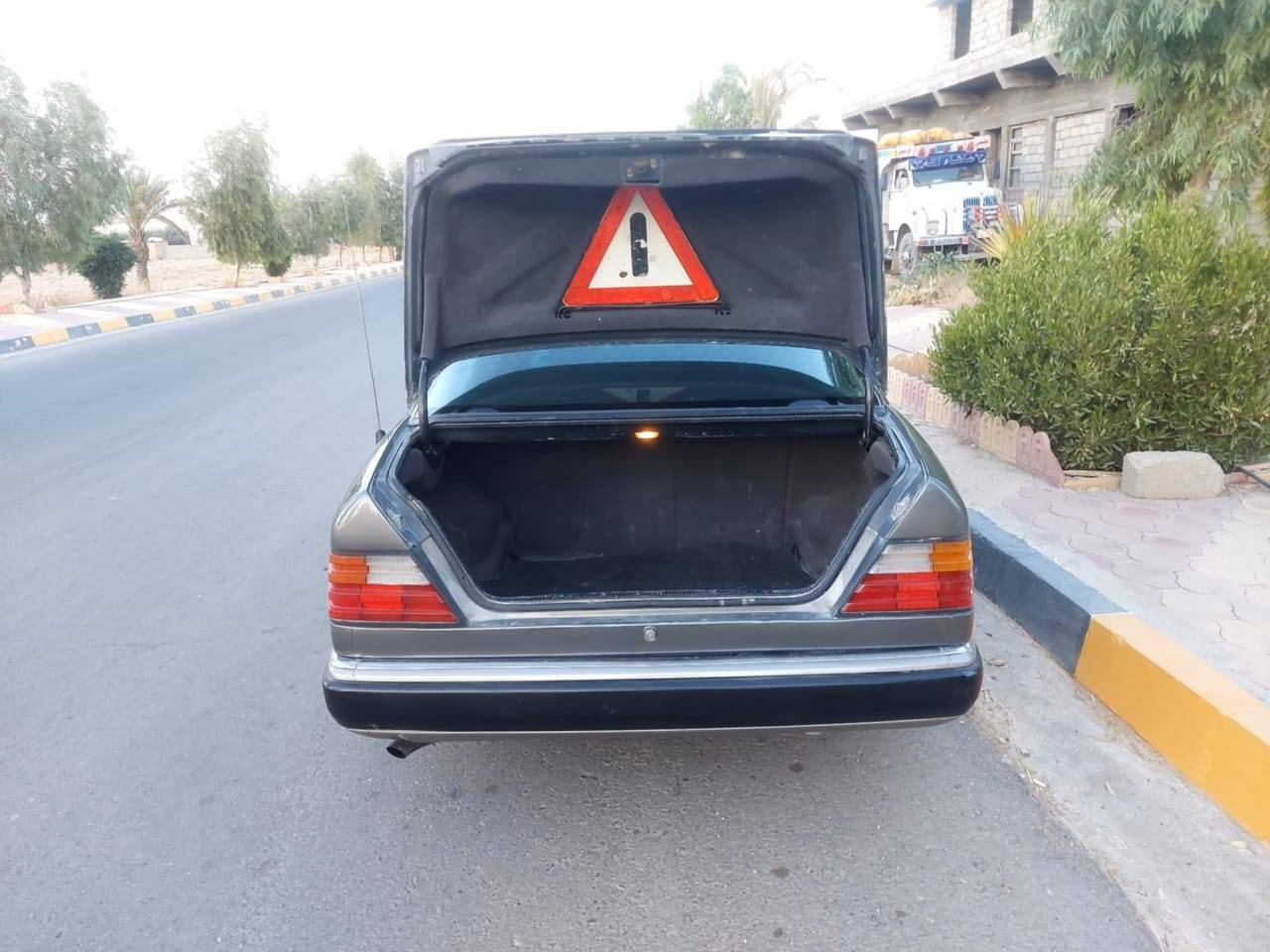 مكلف بالنشر.. للبيع.. مارسدس دب حجم 300..موديل 91.. رقم نينوى ألماني سنوية عظم لغاية 27..شرط التحويل فقط. 
محرك  وكير بطة حجم 3000 vvt لا صرف لا نفخ
تبريد شغال. بدون كابون مامسجل.. باتري جديد
تواير زين.. طخم زين..قواعد دبلات زين فقطوحده مصلحة.. كهربائيات شغالة.. صبغ عام جمالية بدون ضربة.. السعر 55 ورقة وبيها مجال.. العنوان الموصل
ناحية المحلبية ***********
***********
