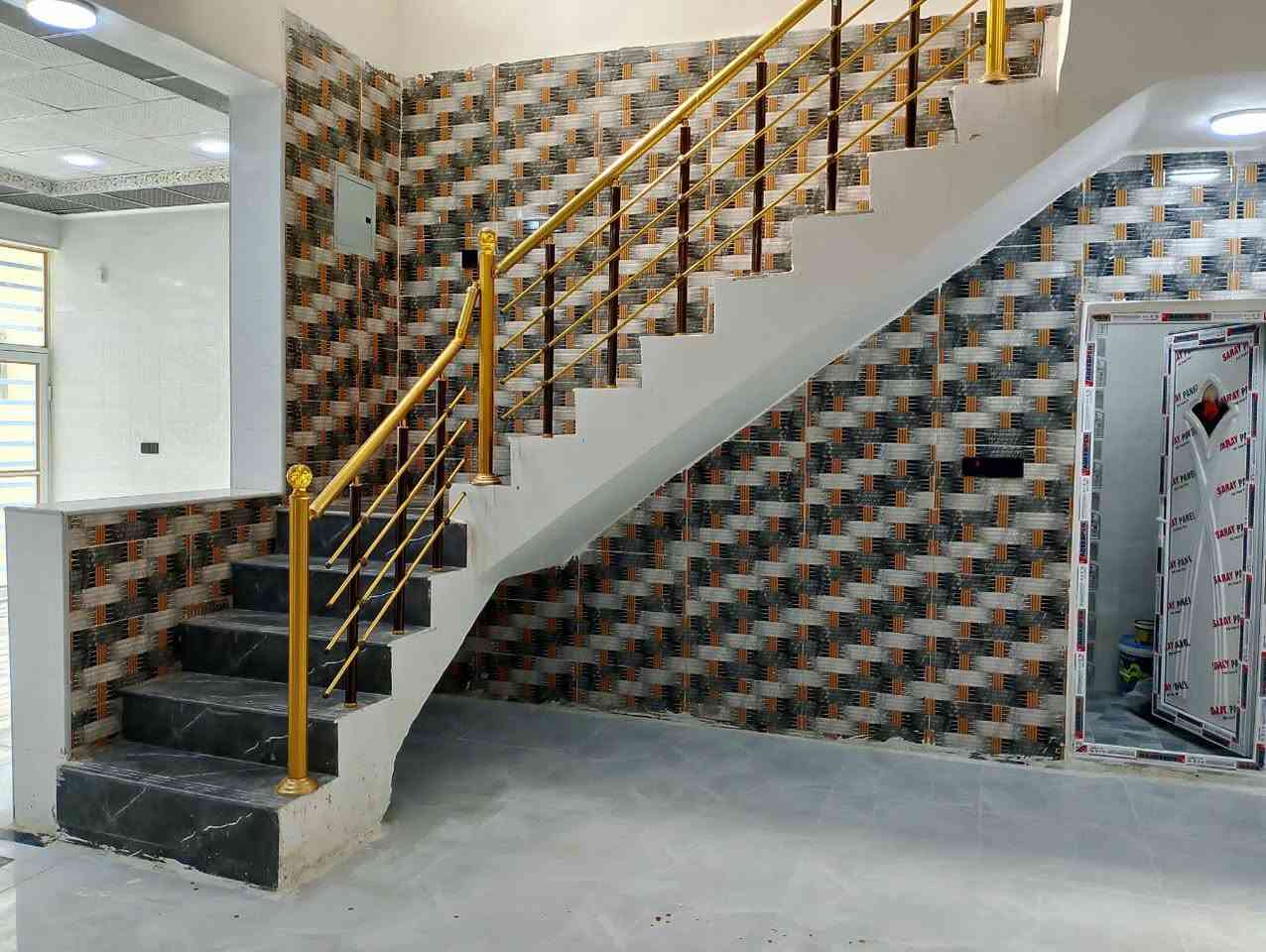 السلام عليكم
بيت 200 م حي النداء قرب شارع قنبر 

منطقة 53 طابق واحد 

بيت جديد مامسكون نضيف مثل ماموضح بل صور 

سعر 140 

***********
