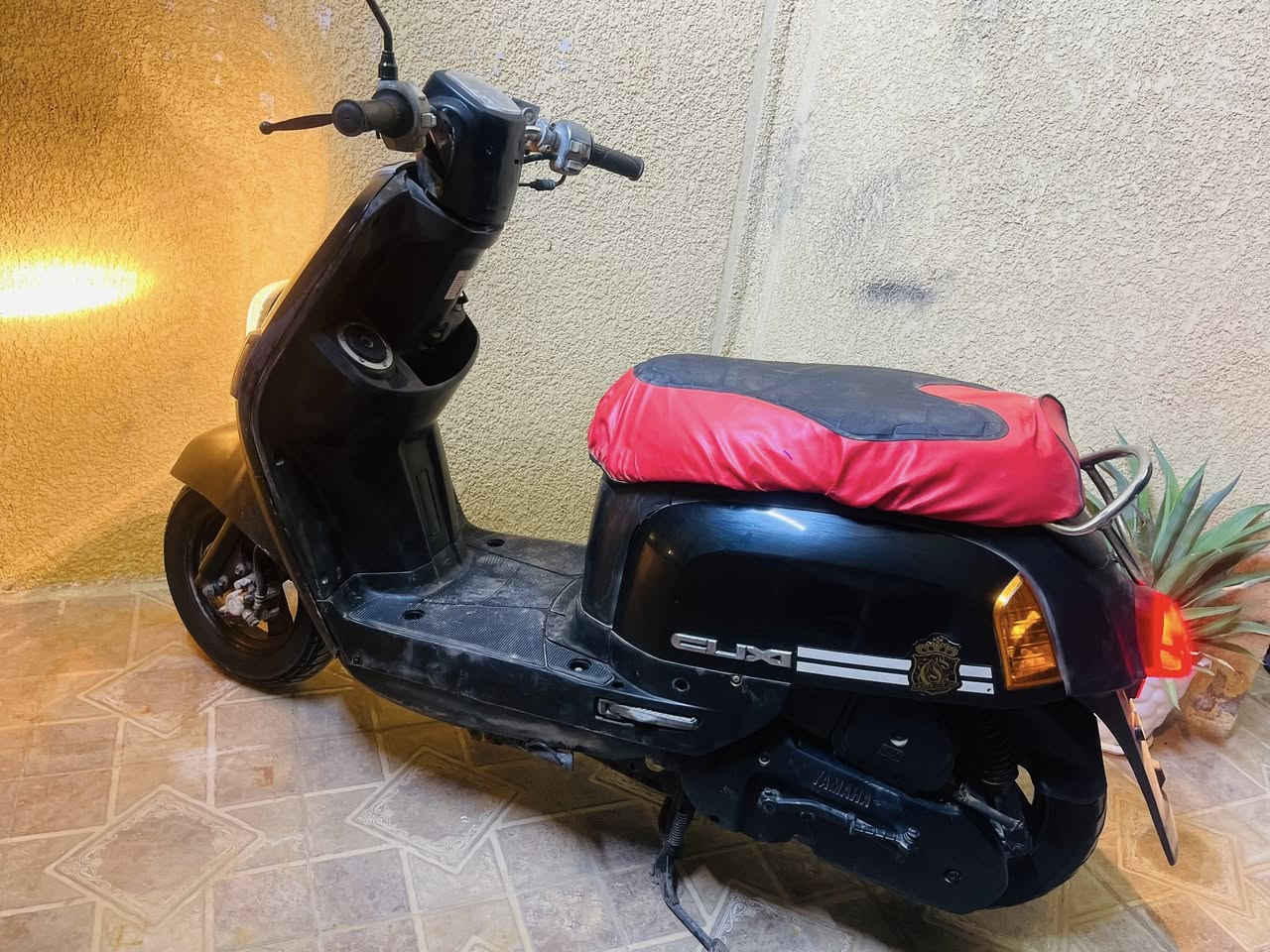 السلام عليكم دراجه بوليس 2007 سرعتها 120 نضافه فول شلعه ومعدل مكينه بدون تبخير مابيها اي دخان على وضع البلادي تاري تايرات كلها جديد كهربائيات كلها شغاله نكره سلف بدون مدوس بانزين  السعر 875 وبيها مجال مكان الدراجه تكريت اتصل وتدلل ***********
