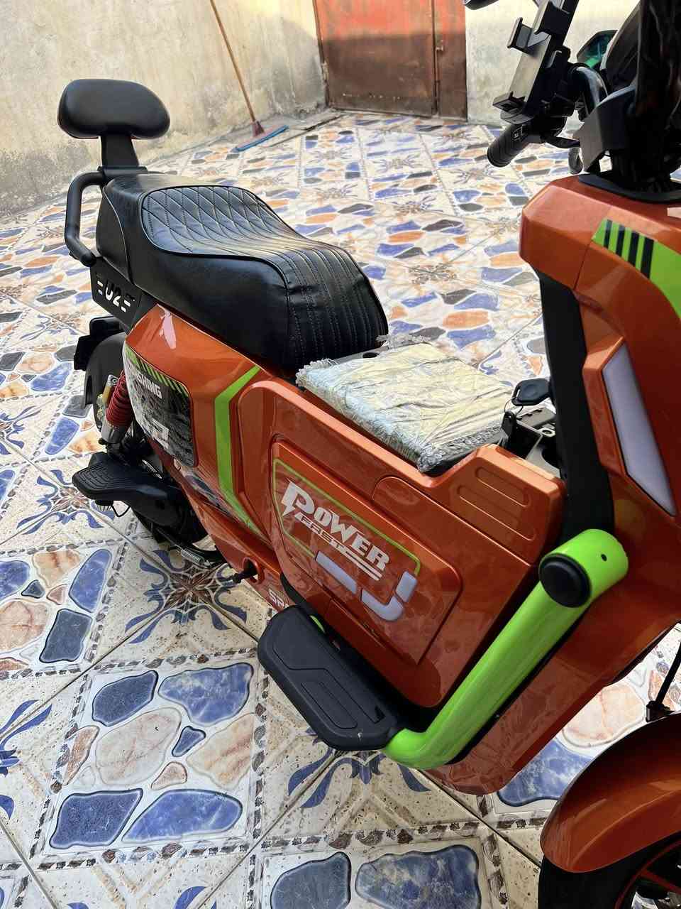 السلام عليكم دراجه توتو موديل 2025 صاره اقل شهر من مآخذه دراجه ملف 2000 هايدروليك تجي 6 باتري 32 أمبير 4 سرعه بي دراجه جديد كلش السعر 650 الف وبي مجال بسيط المكان البصره شط العرب حي الجامعه الاستفسار لاتصال ع رقم ***********
