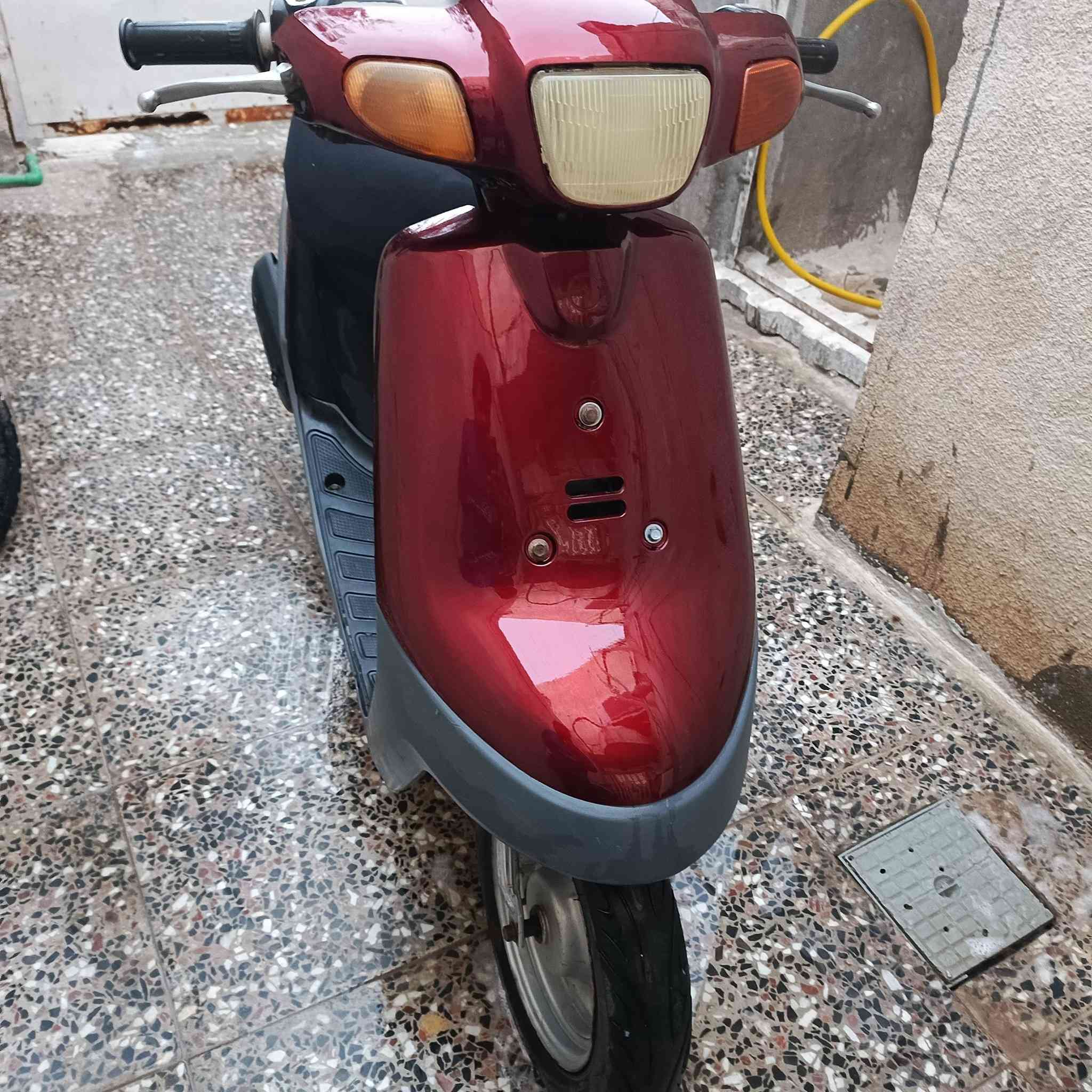 دراجة بطة اخت الجديده موديل ٢٠٠٣ مكينة جديده الدراجه نظيفه مامتعوبه السعر ٣٠٠ الف مكاني نجف جمعية رقم الهاتف ***********
