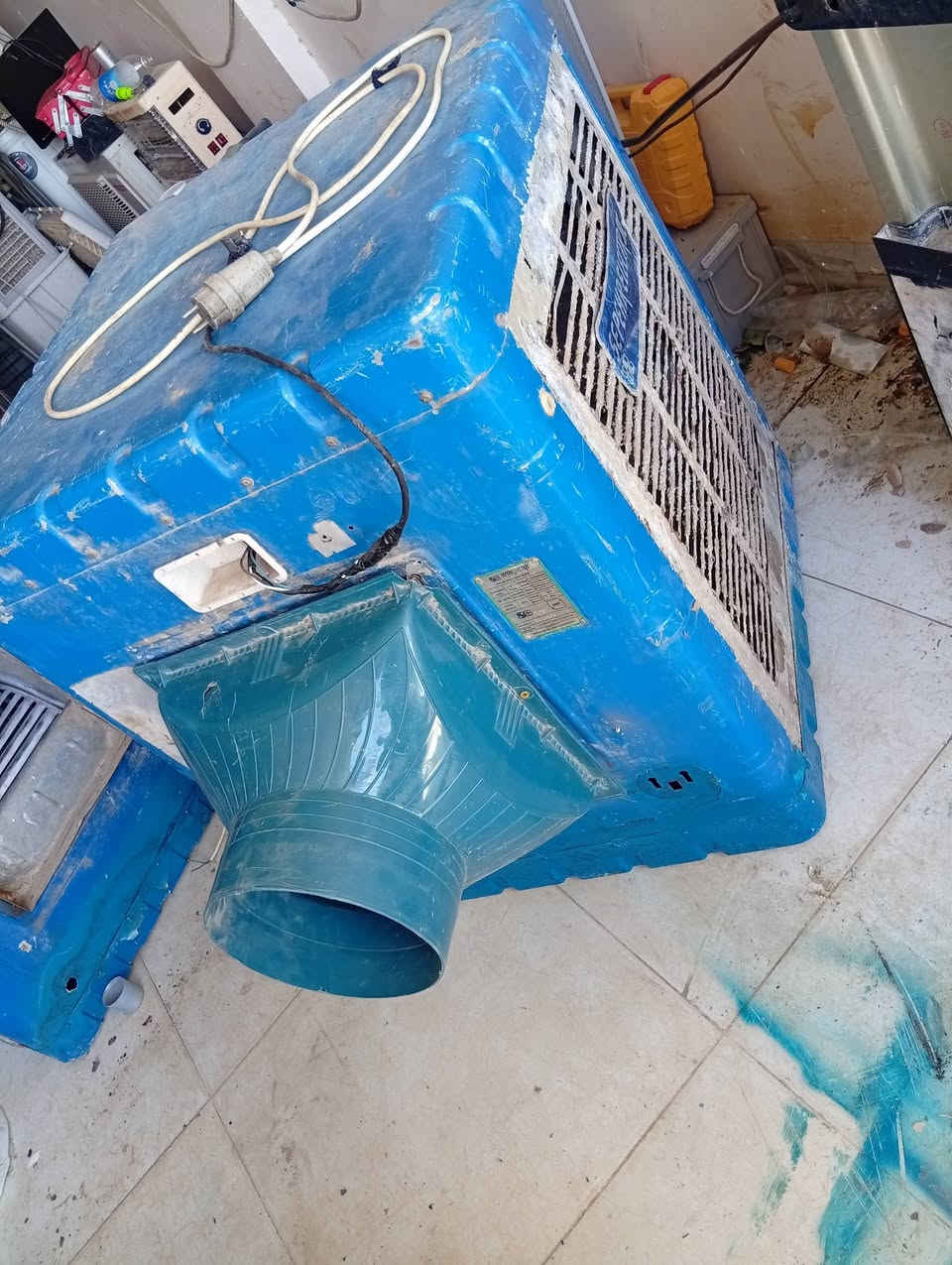 مبردات للبيع كلها شرط شغل 
سوبر حجم 4ونص كشر بدون ماطور 90الف
سوبر حجم 2ونص عدد 2 سعر الواحد ،75
اونيور حجم 2ونص 85ال اخو جديد 
كونفيرة 50الف 
للتواصل خاص او عبر الرقم ***********
