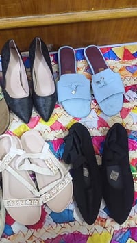 حذيه نسائي ١٤ زوج  سعر معه توصيل  ٥٠ الف ‏عزيزي المشهد اشترك في للصفحه...