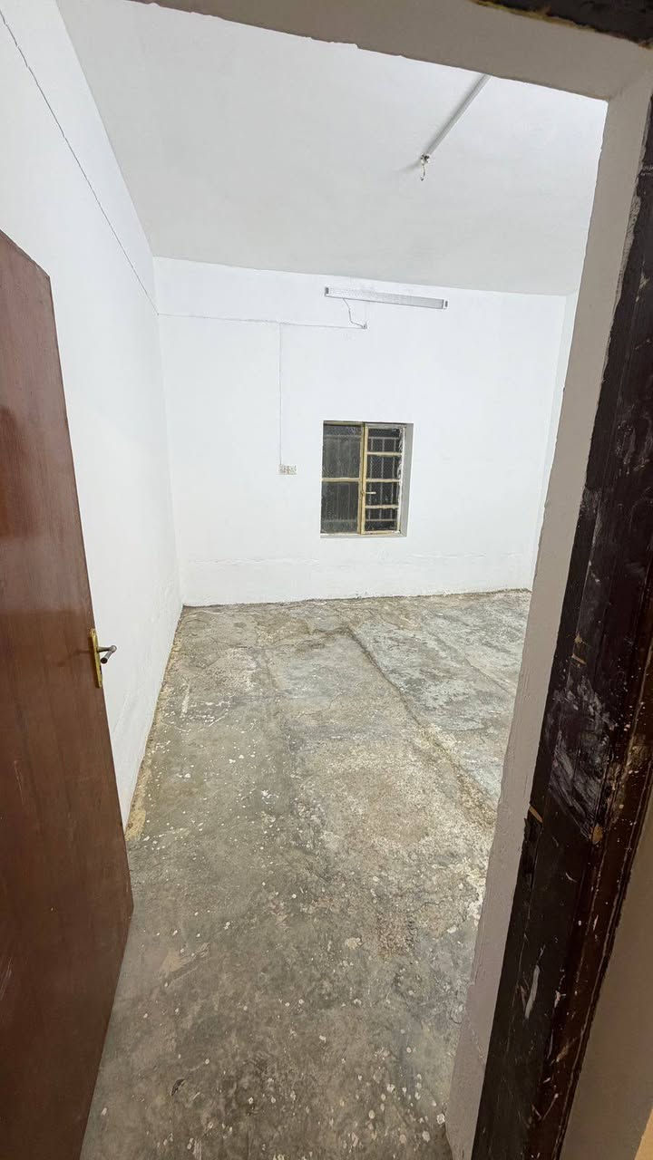 يتوفر بيت للايجار في مدينه الرمادي منطقه 5 كيلو قرب مجمع عمر الراوي البوابه البيت الديوانيه صاله مع غرفتين صحيات داخليه خارجيه سعر الايجار 400 التواصل على الواتساب 
***********
