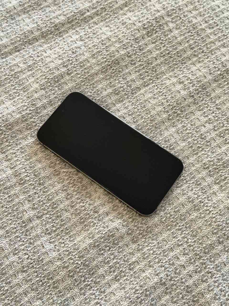 السلام عليكم 
ايفون ١٤ بروس ماكس 256 
بطارية ٧٧ 
بي فطر بالكامرة الخلفية خفيف كلش
ممفتوح ولا داخل تصليح ابد 
ووتر بروف  
نظافة الجهاز ٨٠٪؜ 
جهاز كامل مع ملحقاتة كاملة 
مكاني بغداد حي البنوك  
***********
