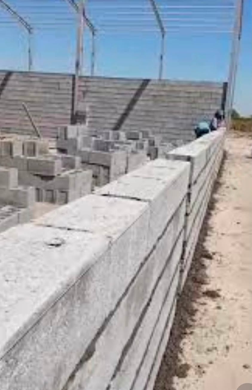 اسطه بناء متوفر وهذا شغلنه 
الاتصال ‭***********‬
